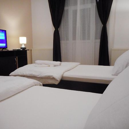 Hotel Holiday Victoria Вікторія Екстер'єр фото