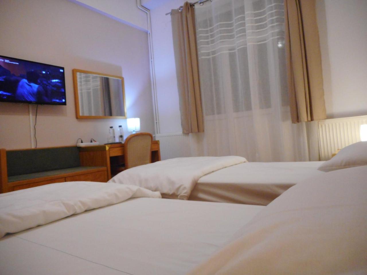 Hotel Holiday Victoria Вікторія Екстер'єр фото