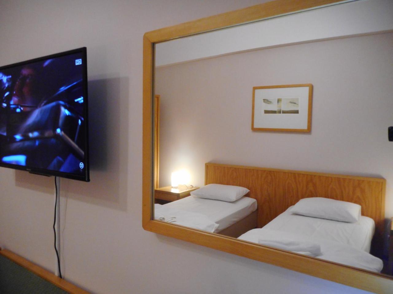 Hotel Holiday Victoria Вікторія Екстер'єр фото