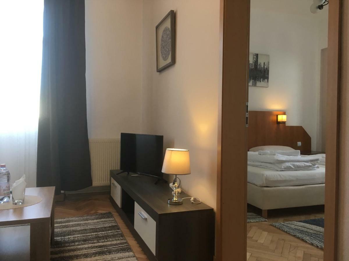 Hotel Holiday Victoria Вікторія Екстер'єр фото